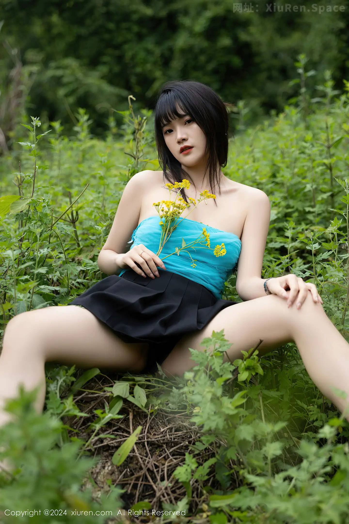 图片[3]-[XiuRen秀人网]VOL.8586 模特唐安诺户外性感黑色百褶裙配黑色丝袜秀曼妙身姿迷人写真81P-秀人网官方网站